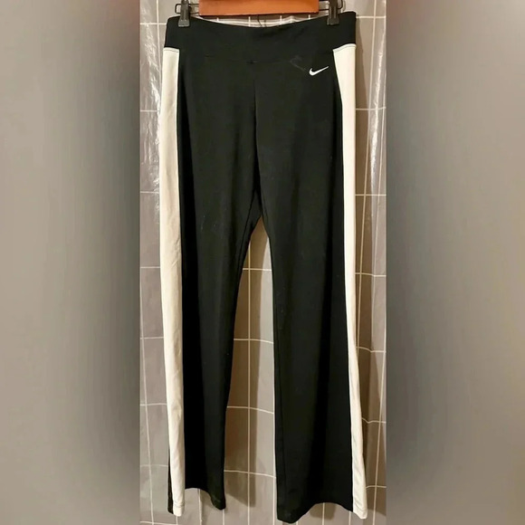 Nike Pro Women’s Black Leggings Small - Picture 1 of 4